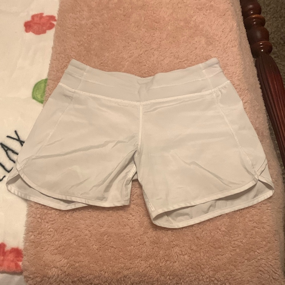 Ivivva shorts size 12-14, light grey/white